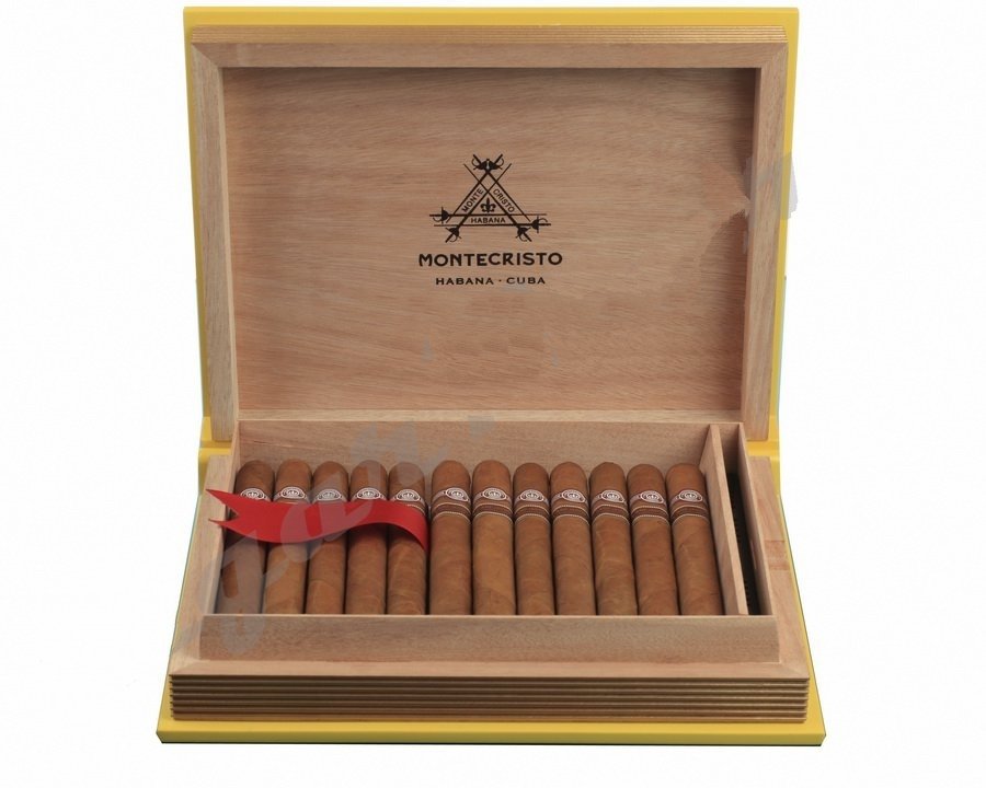 Подарочный хьюмидор с Montecristo Churchills Anejados