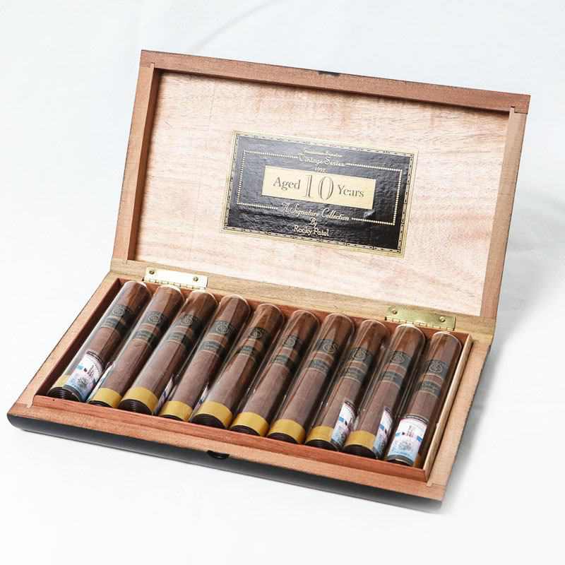 rocky-patel-vintage-1992-robusto-tubos.jpg