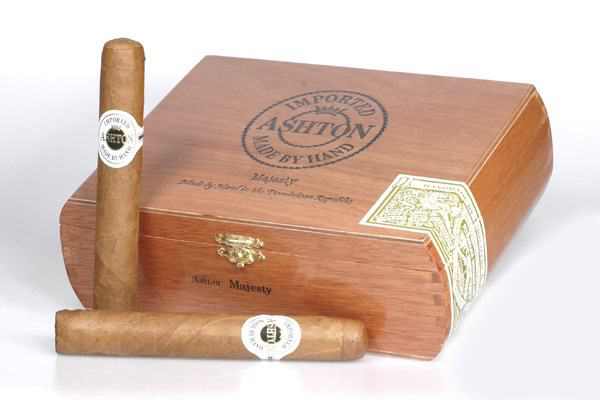 Ashton Classic Majesty Gigante Toro