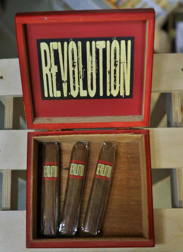 Te-Amo Revolution Robusto