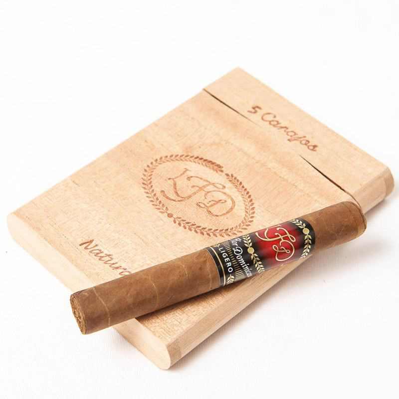 La Flor Dominicana Carajos