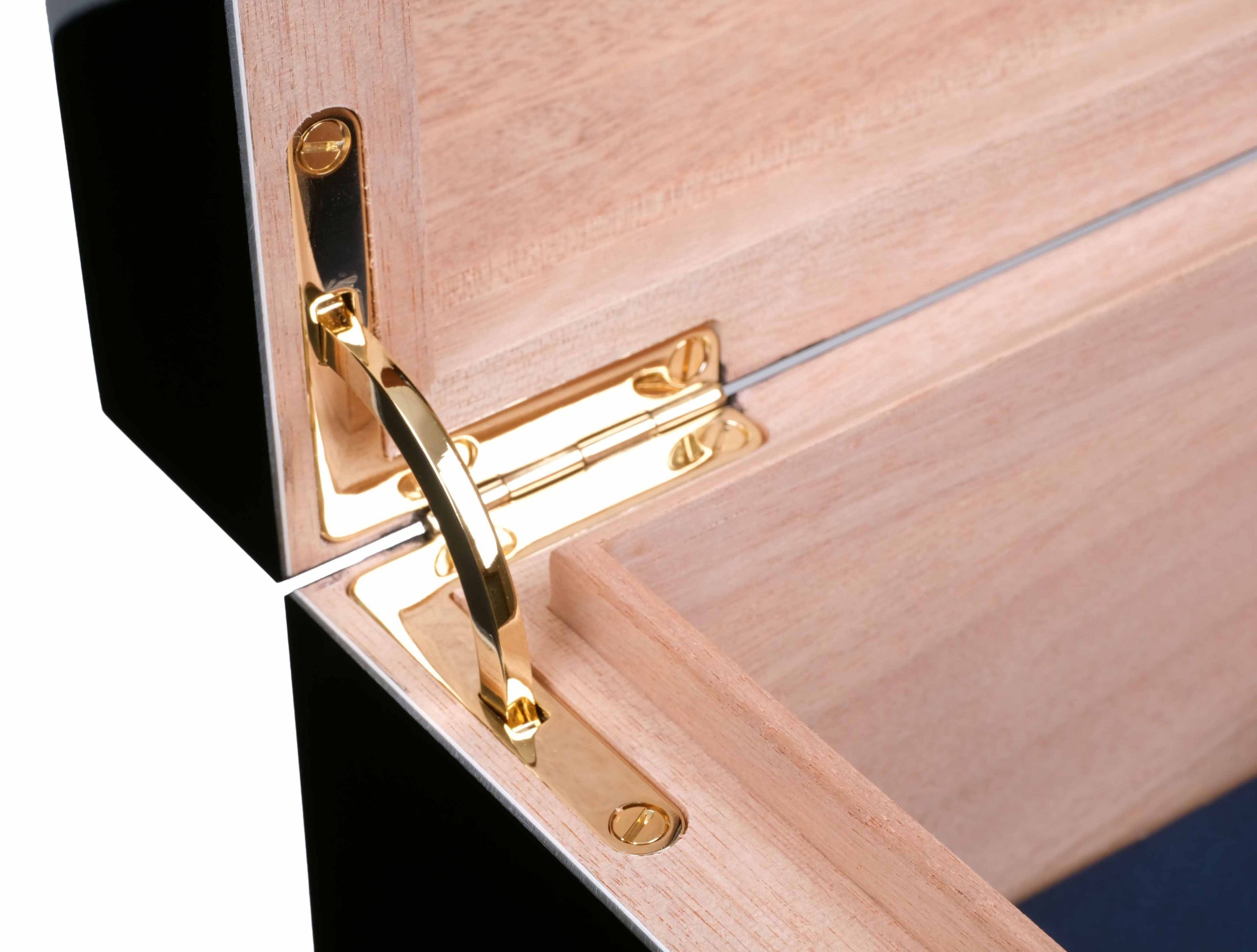 sv50-black-smoker-gold_7-scaled.jpg